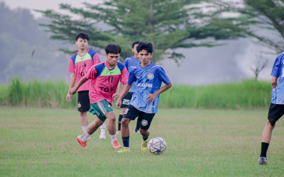 EKSTRAKURIKULER SEPAK BOLA SMK ULIL ALBAB FC CETAK PRESTASI DAN KARAKTER SISWA